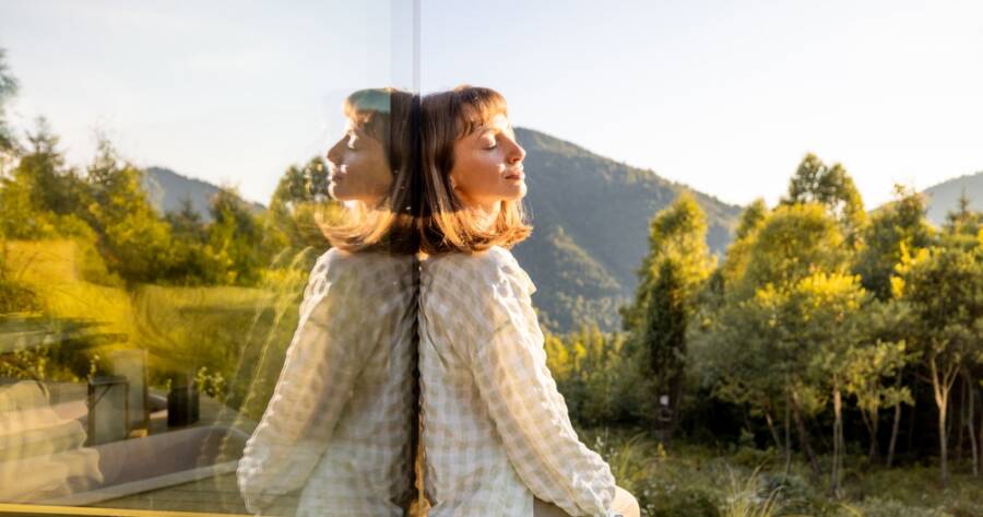 How to Become More Comfortable Being Alone (Without Feeling Lonely)